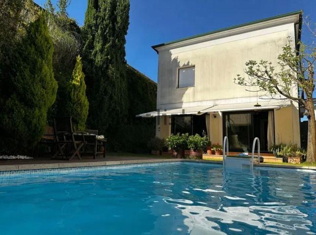 Chalet independiente con jardín y piscina en Puente Arce photo 0