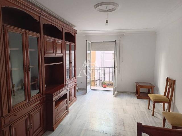 Venta de un piso en Lucena photo 0