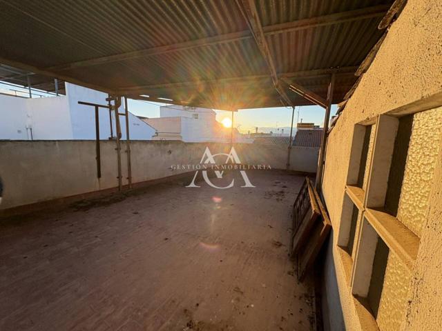 Venta de casa en Lucena photo 0