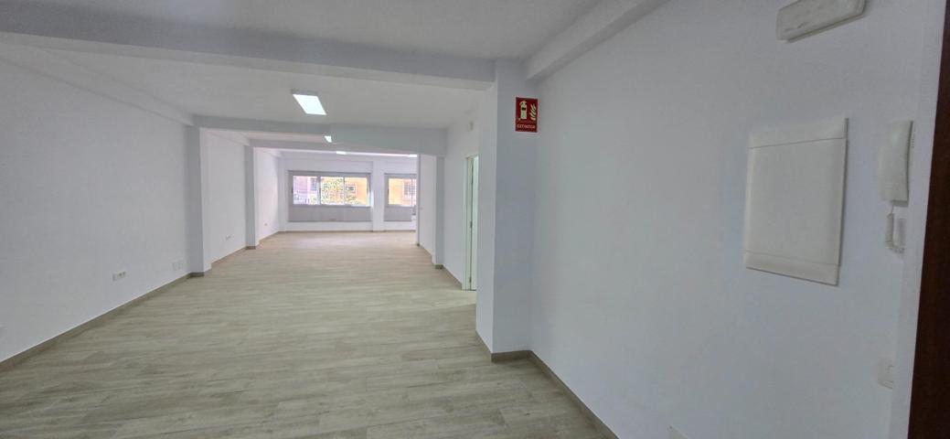 Fantástica oficina en alquiler cerca de la Weyler photo 0