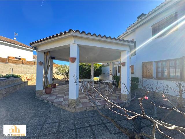 ¡El Hogar perfecto para tu familia! Casa con Piscina, Jardín y Vistas Únicas 🏠 photo 0