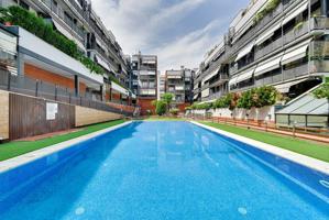 ¡Atención amplio y maravilloso piso en Badalona con terraza, piscina, parque infantil y parking! photo 0