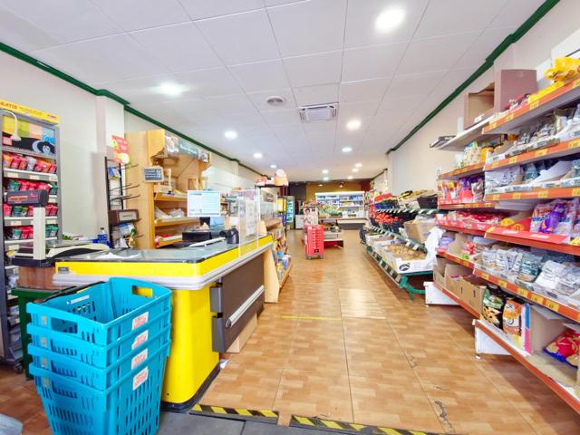 Local Comercia con negocio en funcionamiento en Llaurí !!! photo 0