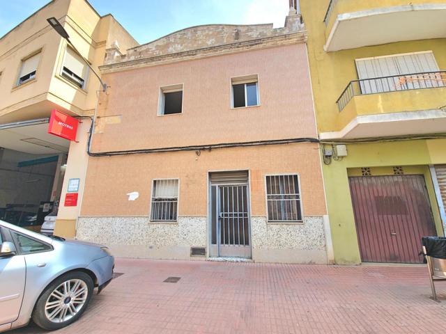 ¡Oportunidad única en Corbera! Casa con gran potencial para reformar a tu gusto. photo 0