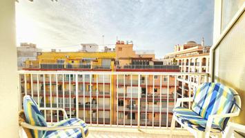 ¡Piso con terraza y espectaculares vistas al mar y al castillo, a 250 metros de la playa! photo 0