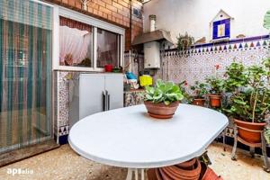 AMPLIA CASA CON PATIO, TERRAZAS Y GARAJE EN VENTA EN TORREROMEU photo 0