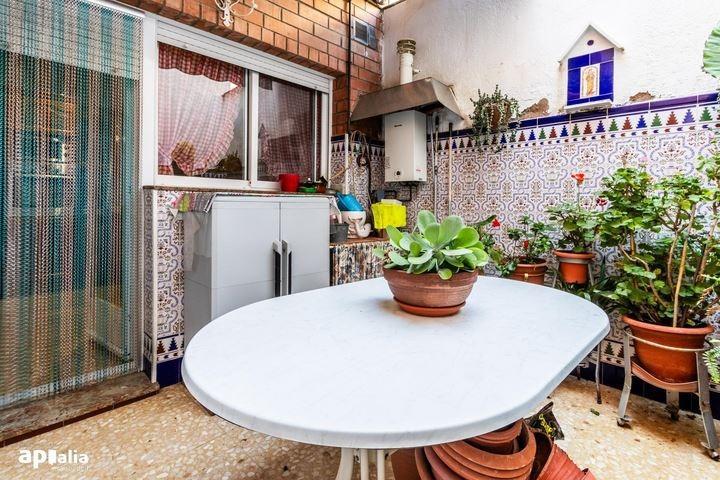 AMPLIA CASA CON PATIO, TERRAZAS Y GARAJE EN VENTA EN TORREROMEU photo 0