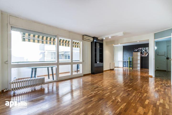 PISO EN VENTA EN CENTRO DE SABADELL photo 0