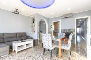 PISO REFORMADO CON CHIMENEA Y EXTERIOR photo 0