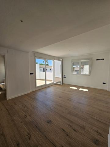 ¡Amplio Piso Reformado a Estrenar con Balcón y Terraza en Manuel! photo 0