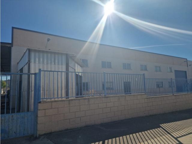 NAVE INDUSTRIAL EN CASARRUBIOS DEL MONTE P photo 0