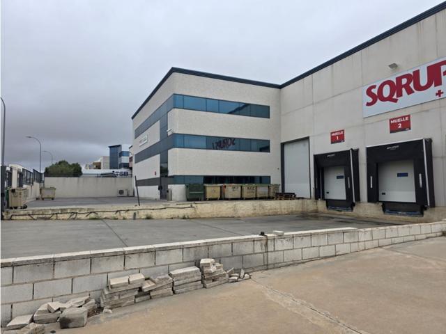 Nave industrial tres muelles photo 0