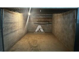 Alquiler de garaje cerrado en LLANÇÀ photo 0