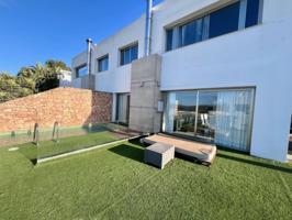 Luminosa casa pareada en urbanización exclusiva cerca del campo de golf photo 0