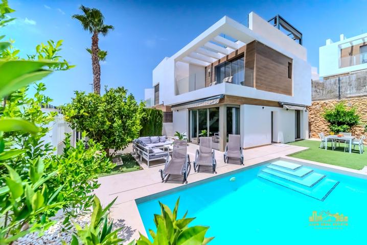 Casa En venta en Pau 8, Orihuela Costa photo 0