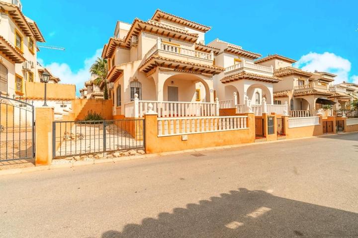 Unifamiliar En venta en Lomas De Cabo Roig-Los Dolses, Orihuela Costa photo 0