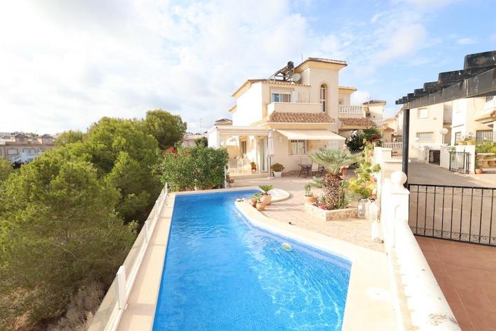 PLAYA FLAMENCA CHALET, FRENTE A ZONA VERDE CON PROPIA PISCINA photo 0