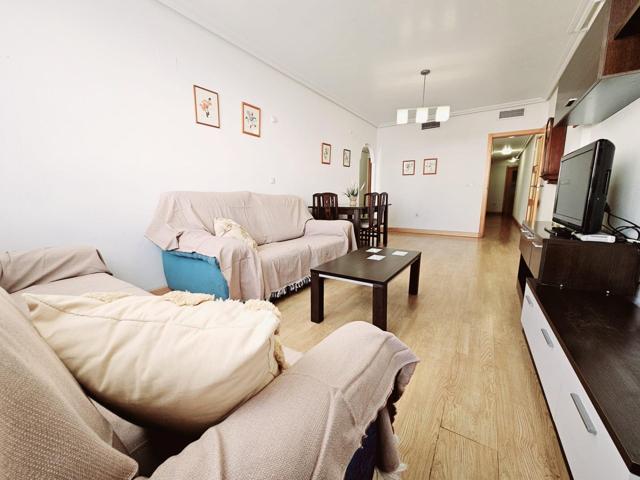 APARTAMENTO SEMINUEVO EN EL CENTRO DE TORREVIEJA DE 121 M2. 3 DORM. 2 BAÑOS. PLAYA A 650 METROS. photo 0