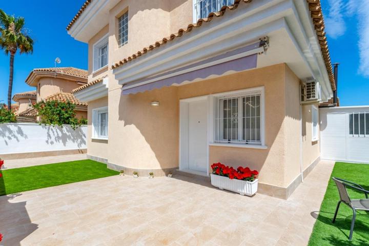 VILLA REFORMADA EN PUNTA PRIMA! 120 M2 4 DORM. 2 BAÑOS! PISCINA COMUNITARIA photo 0