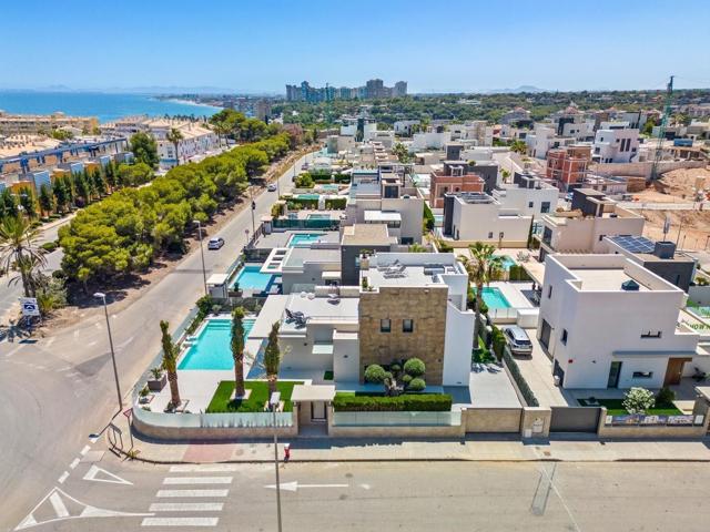 Casa En venta en Campoamor, Orihuela Costa photo 0