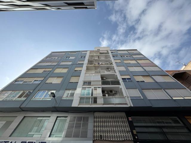 APARTAMENTO DE 4 DORMITORIOS. 2 BAÑOS Y TRASTERO CON 111 M2 DE PISO. A 200 METROS DEL PUERTO NUEVO! photo 0