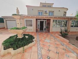 CHALET DE 320 M2. CON 800M2 DE PARCELA. PISCINA PROPIA photo 0
