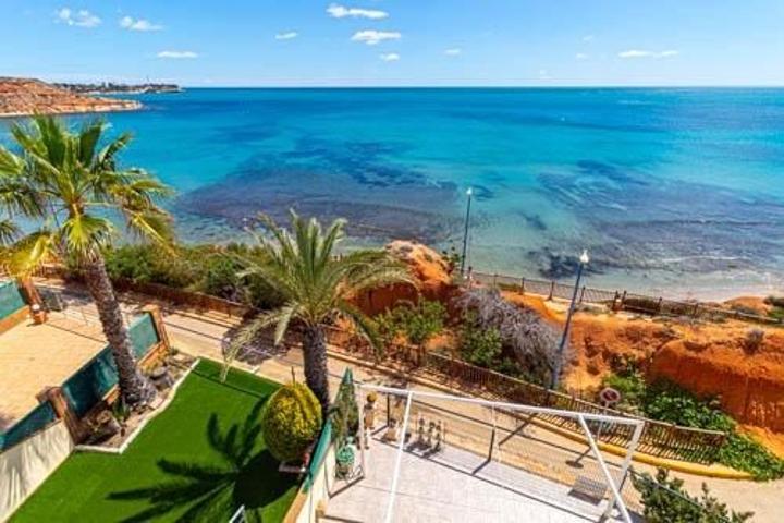 Casa En venta en Campoamor, Orihuela Costa photo 0
