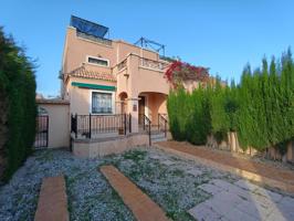 MAGNIFICA CASA TIPO DÚPLEX EN LOS MONTESINOS photo 0