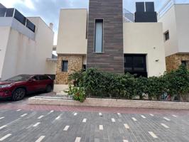 CHALET DE LUJO EN URBANIZACION DE ALTO ESTANDING CON PISCINA PROPIA photo 0