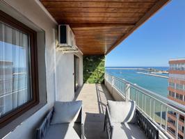 APARTAMENTO CON VISTAS AL MAR! REFORMADO EN PRIMERA LINEA! 3 DORM. 2 BAÑOS. PISCINA. 90M2. photo 0