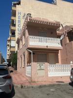 CASA ADOSADA A 500 M EN PLENO CENTRO DE TORREVIEJA CON 3 HAB 2 BAÑOS photo 0