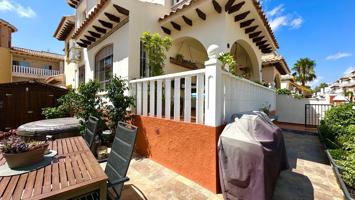 CASA ADOSADA CON PISCINA COMUNITARIA Y JACUZZI PRIVADO photo 0