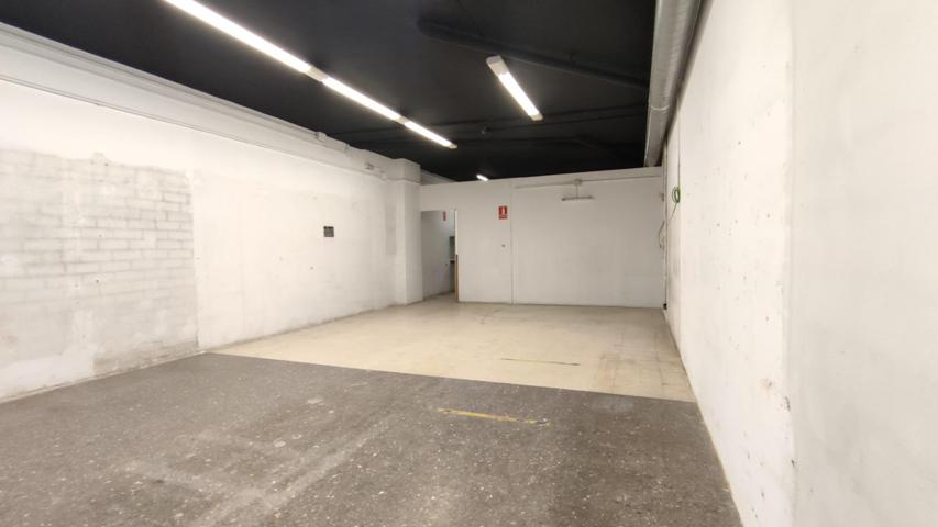 Local Comercial en Alquiler en la Calle Monturiol de Rubí photo 0