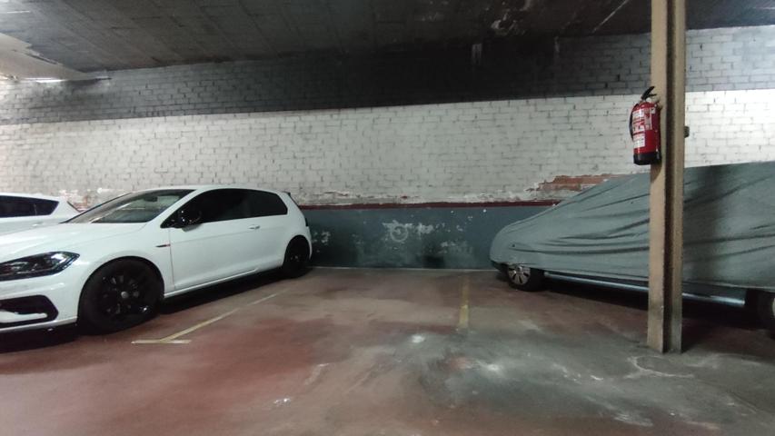 Plaza de garaje en venta en zona Mercado-Centro de Rubí photo 0