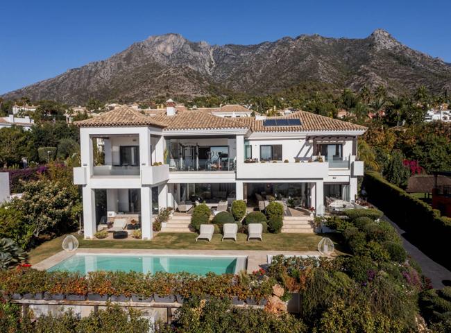 Villa En venta en Marbella photo 0