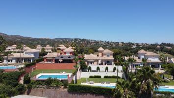 Villa En venta en Marbella photo 0