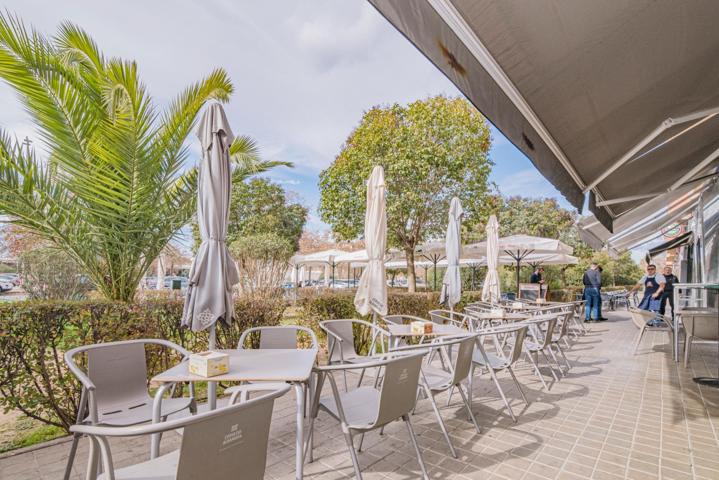Bar Cafetería con Churrería en Pleno Funcionamiento en Granada 🚀 photo 0