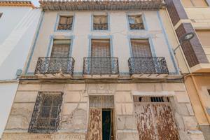 Oportunidad de inversión en el centro de Baza: solar urbano con salida a dos calles photo 0