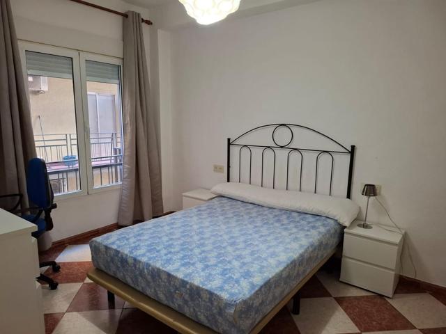 EXCELENTE PISO, POR HABITACIONES, EN CAMINO DE RONDA!!! photo 0