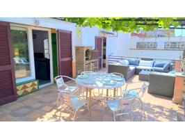 Casa de Pueblo en Begur con Posibilidad de Distribución en 3 Apartamentos photo 0