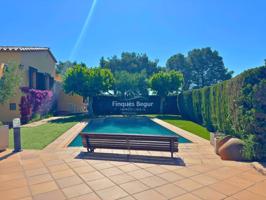 Villa en Residencial Begur con jardín, piscina privada y licencia turística photo 0