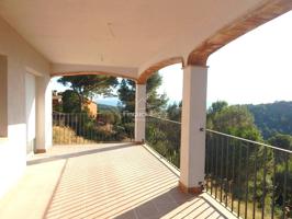 Casa Unifamiliar Nueva con Piscina Privada y Vistas en Regencós photo 0