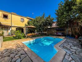 Encantadora casa señorial con jardín y piscina en el centro del pueblo photo 0