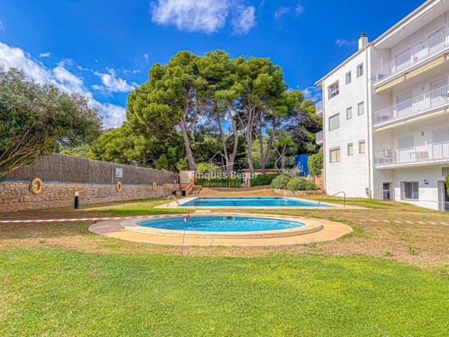 Encantador apartamento dúplex con licencia turística, piscina y parking en Aiguablava photo 0