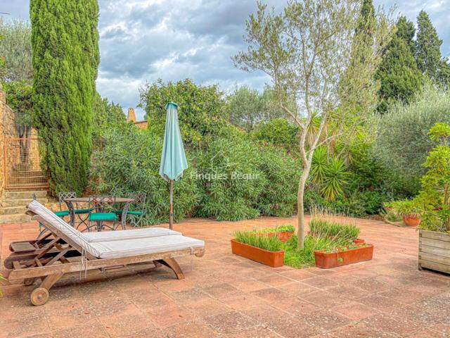 Encantadora masía en el centro de Mont-ras, a pocos minutos de las playas de Calella y Llafranc photo 0