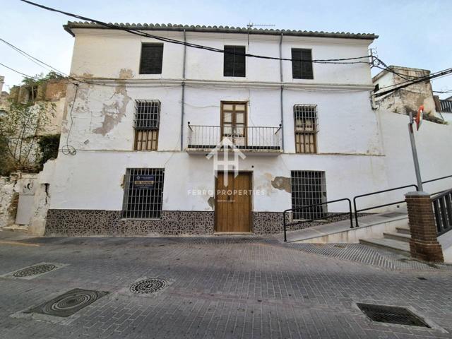🏠 Casa con gran potencial + cochera en venta en el centro histórico de Loja (Granada) photo 0