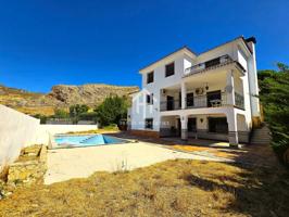 Impresionante chalet independiente con piscina, terraza panorámica y garaje para varios vehículos en Loja (Granada) photo 0