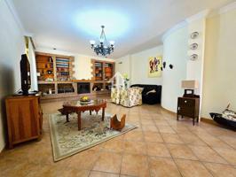 🏡 Chalet adosado con patio, garaje y chimenea en venta en Salar (Granada) photo 0