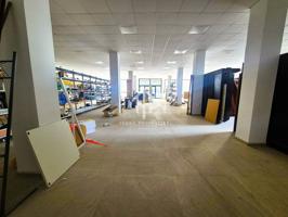 Gran local en esquina de 1.600 m² en venta o alquiler photo 0