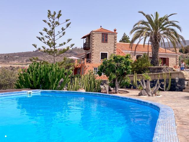 Villa En venta en Guía de Isora photo 0